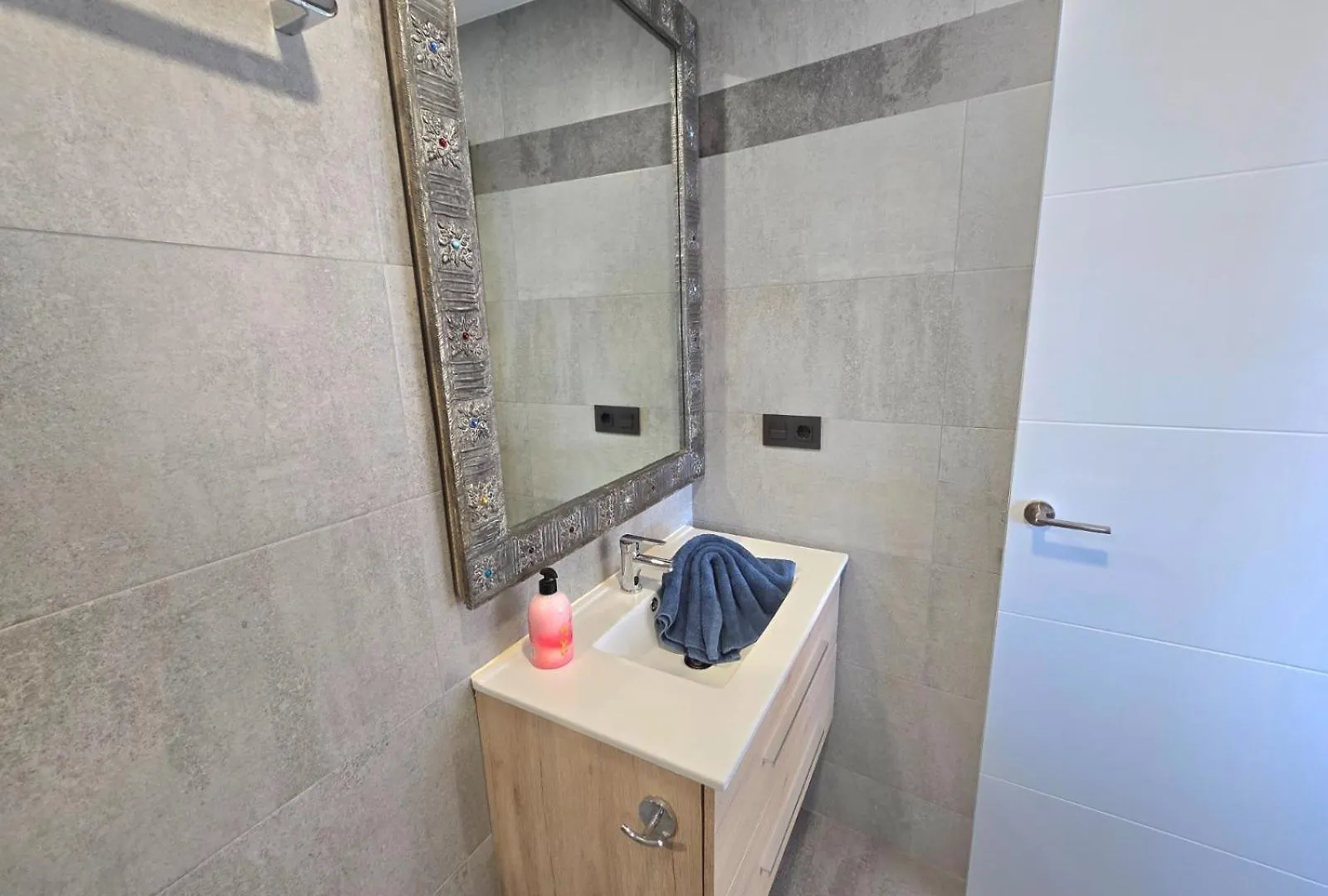 Crystal Elegance City Center Apartment With Seasonal Pool Torremolinos Spain
