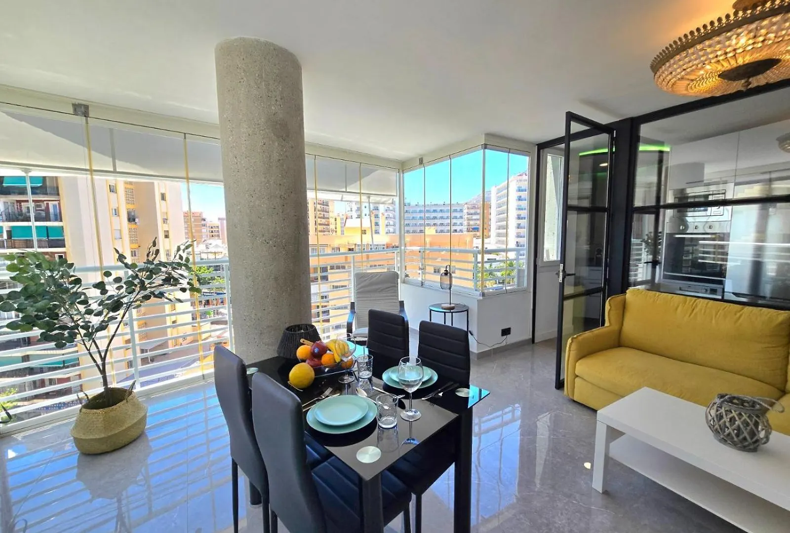 Crystal Elegance City Center Apartment With Seasonal Pool Torremolinos