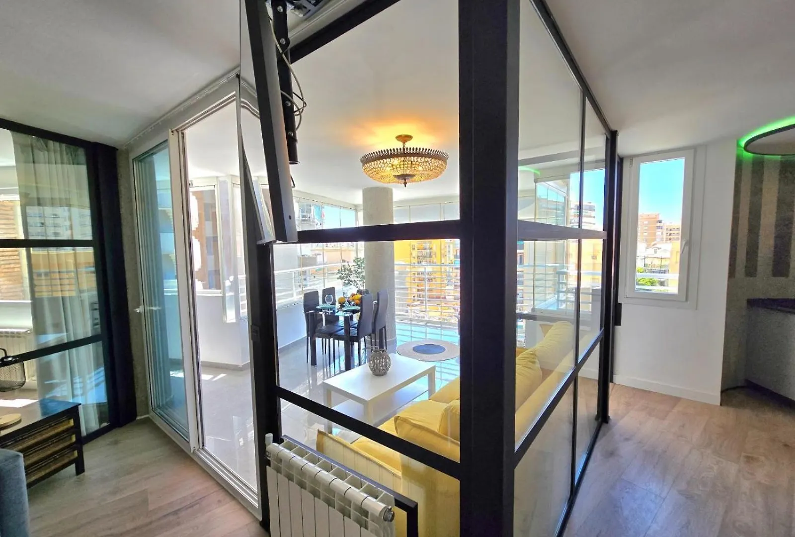 Crystal Elegance City Center Apartment With Seasonal Pool Torremolinos