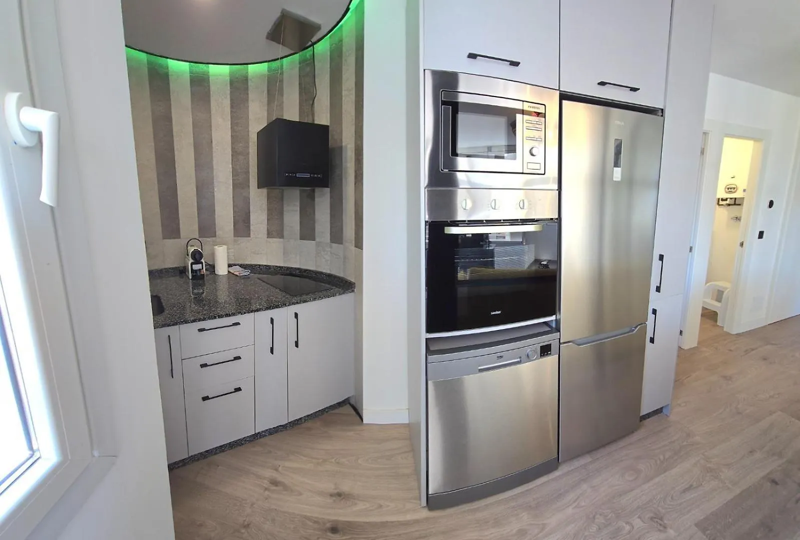 Crystal Elegance City Center Apartment With Seasonal Pool Torremolinos 0*,