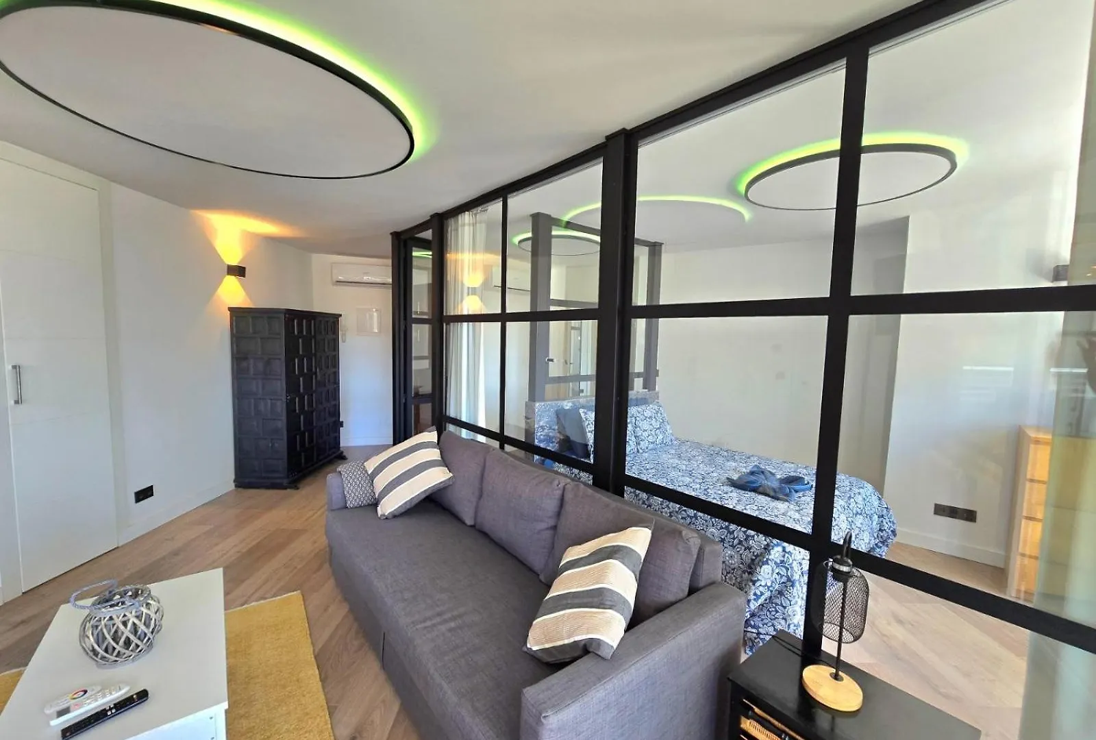 Crystal Elegance City Center Apartment With Seasonal Pool Torremolinos