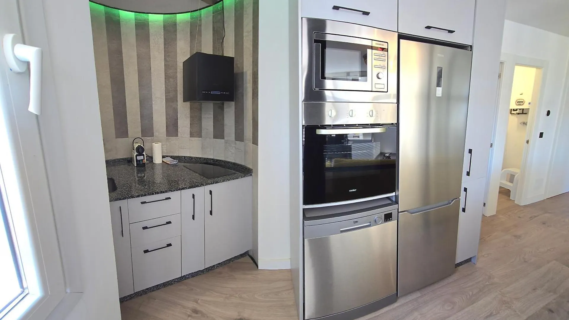 Crystal Elegance City Center Apartment With Seasonal Pool Torremolinos