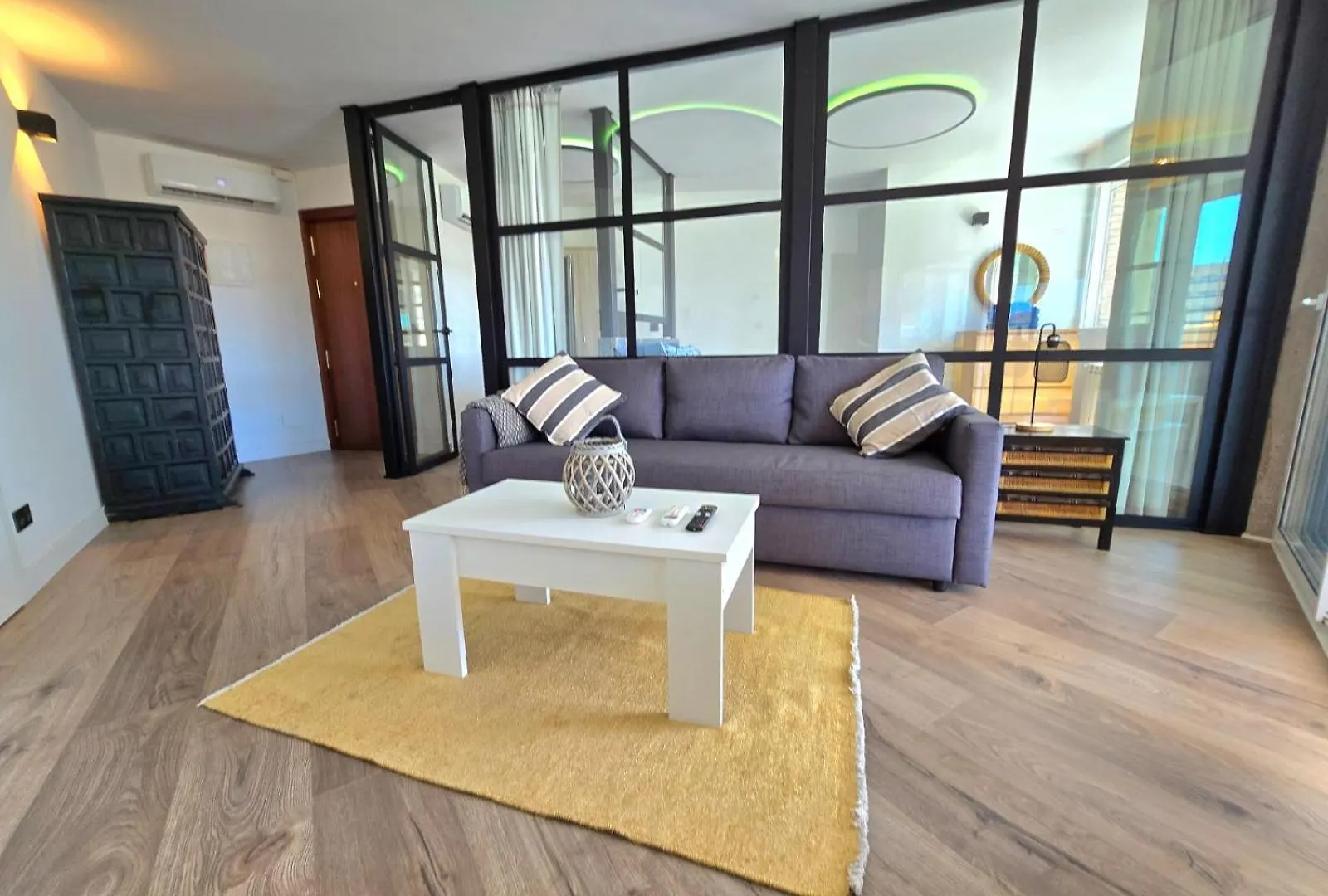 Crystal Elegance City Center Apartment With Seasonal Pool Torremolinos