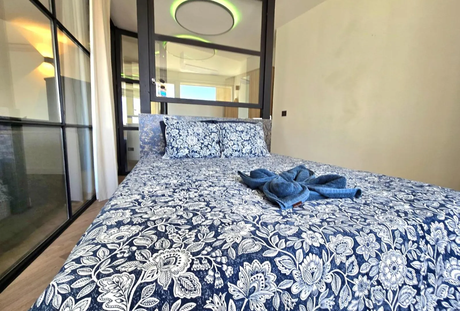 Crystal Elegance City Center Apartment With Seasonal Pool Torremolinos