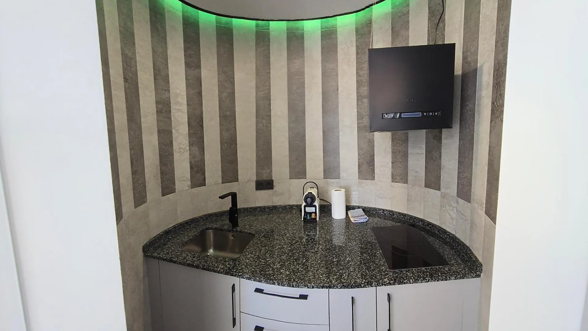 Crystal Elegance City Center Apartment With Seasonal Pool Torremolinos