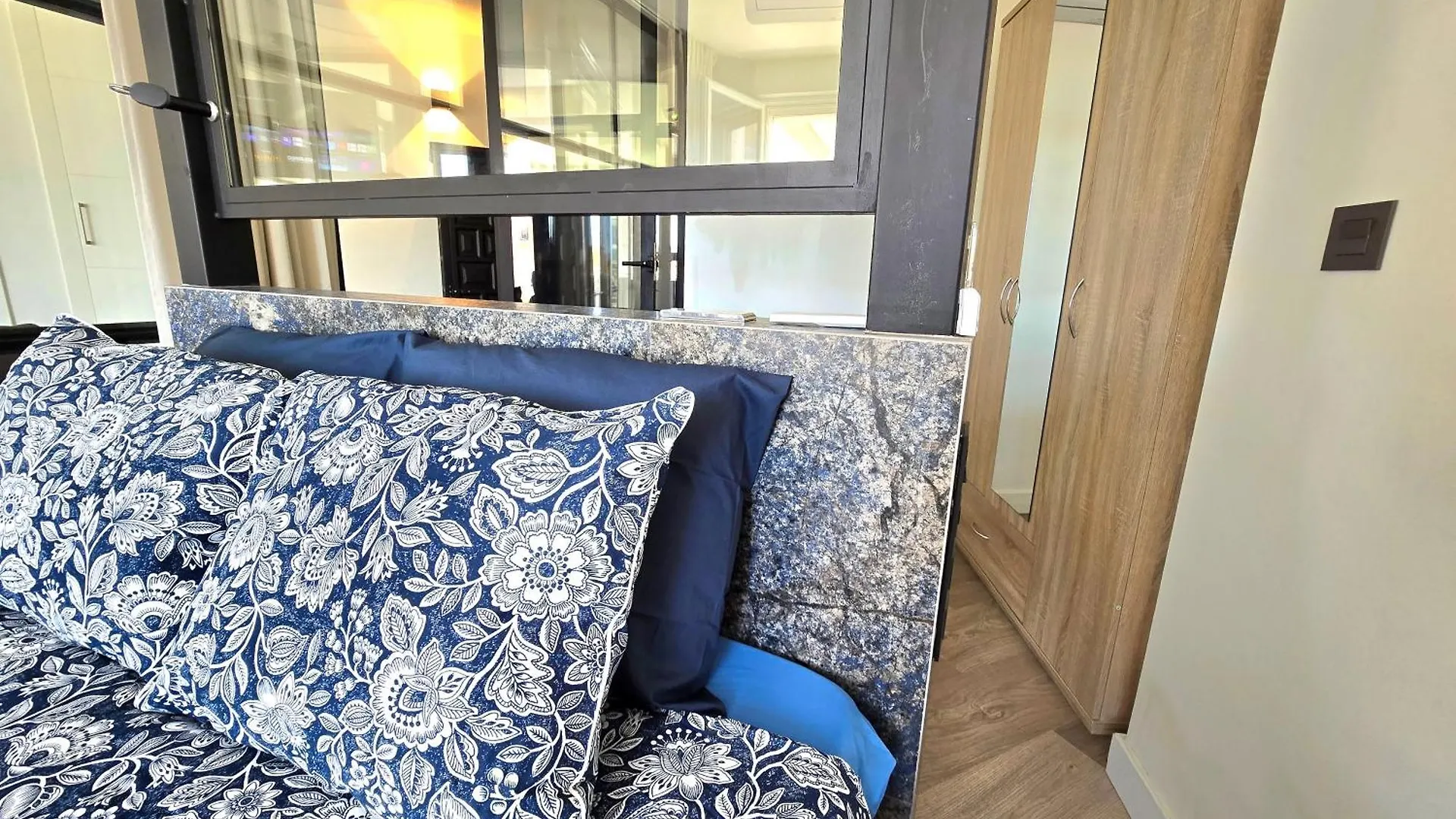 Crystal Elegance City Center Apartment With Seasonal Pool Torremolinos